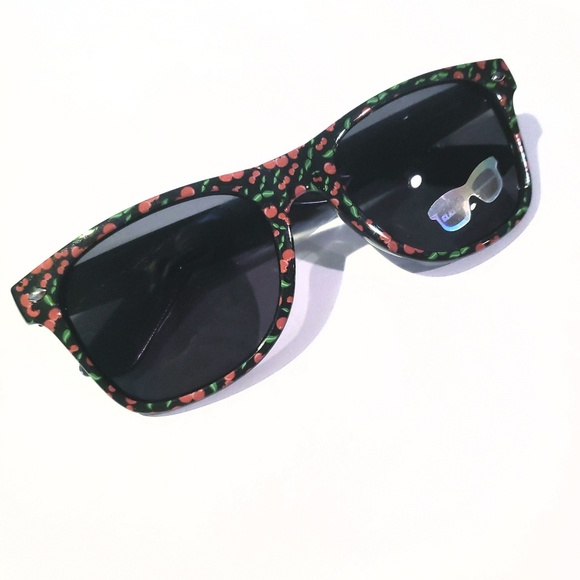 Accessories - 1 LEFT🎀3/$23🎀 Cherry🍒 Wayfarer Style Sunglasses